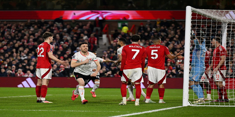Nottingham Forest lấy được 4 điểm trước Liverpool