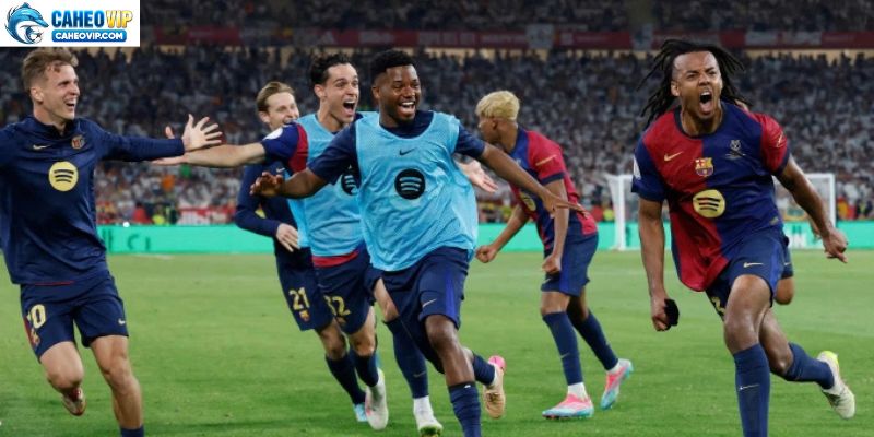 Cầu thủ barca ăn mừng cùng nhau