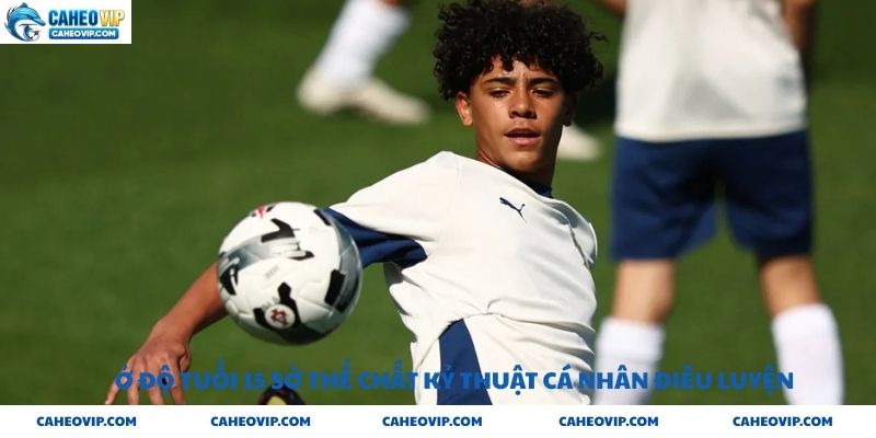 Không hổ danh là con nhà nòi Cristiano Ronaldo Jr