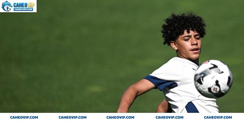 Là con trai của huyền thoại Cristiano Ronaldo Jr không có sự ưu tiên ở tuyển